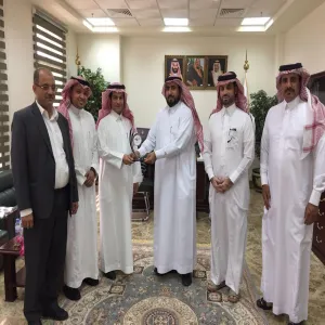 وفد من عمادة البحث العلمي يزور الكلية