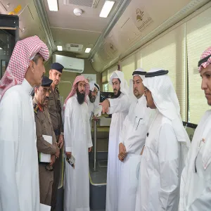 Assistant Deputy Minister of Education for Teacher Affairs and Director of the General Authority of Meteorology and Environmental Protection Visit E-Learning Busses