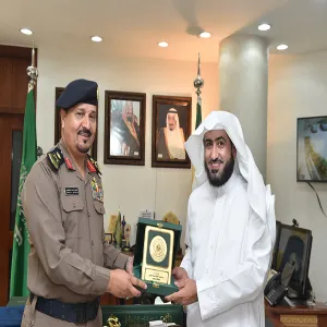ضمن التنسيق المستمر بين القطاعات الحكومية : وكيل الجامعة يلتقي بمدير الدفاع المدني بمنطقة الرياض