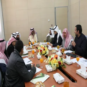 عميد خدمة المجتمع يجتمع باللجنة الإشرافية على وحدات خدمة المجتمع ورؤسائها