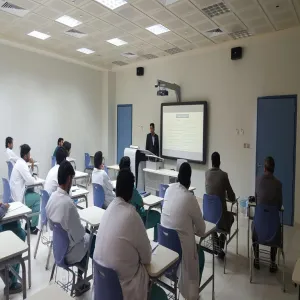 العمادة تقدم محاضرات عن قواعد المعلومات الالكترونية الطبية