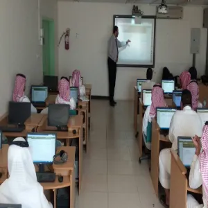 عمادة التعليم الإلكتروني تعقد دورات تدريبية للطلاب على دراسة المقررات الإلكترونية عن بُعد