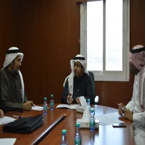 وكيل الجامعة للشؤون التعليمية يعقد اجتماعاً للجودة ويطلع على سير عمل الآيزو