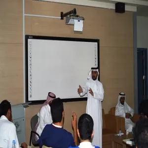 الدكتور السفياني يقدم محاضرة حول البناء الفكري