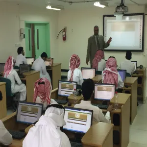 الكليـة تعقد سلسلـة من الدورات التدريبيـة في استخدام نظام التعليم الالكتروني (D2L) لطلابها