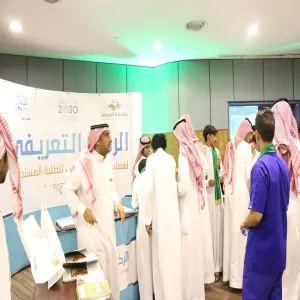 عمادة شؤون الطلاب تقيم ركن تعريفي للطلبة المستجدين