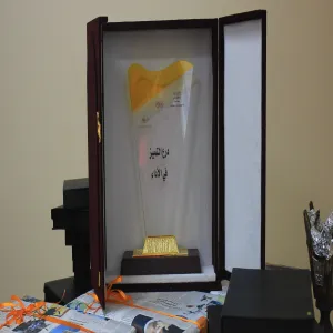 HONORING THE OUTSTANDING EMPLOYEES OF THE COLLEGE DURING THE FIRST SEMESTER OF THE ACADEMIC YEAR 1433-1434 H, WITHIN THE PROGRAMS OF THE FACULTY OF SCIENCE AND HUMANITIES IN RUMAAH (FEMALES SECTION).