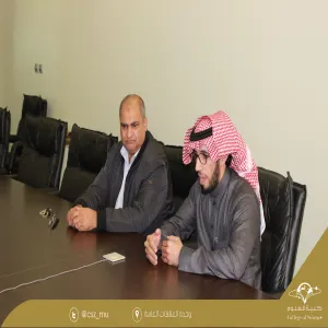 رئيس قسم علوم الحاسب والمعلومات يلتقي بطالبات مشاريع التخرج