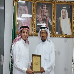 تكريم رؤساء الأقسام العلمية (المتميزة) بالكلية في مسابقة عميد الكلية للتعليم الإلكتروني