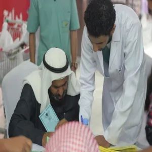 وحدة خدمة المجتمع التابعة لوكالة الكلية للدراسات العليا والبحث العلمي تقيم حملة توعوية بامراض الجلطات الدماغية بأسواق بندة بالمجمعة