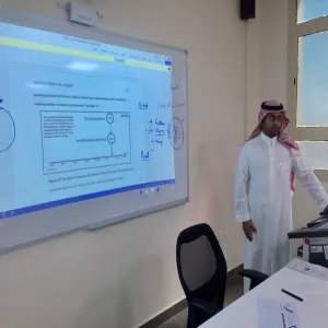 قسم اللغة الانجليزية يفتتح أولى محاضراته العلمية اللامنهجية