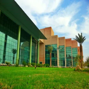 بناءً على توجيه معالي رئيس الجامعة .. وكيل الجامعة يطلع على استكمال مراحل العمل في مشروع فندق الجامعة