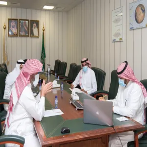 لجنة برامج الدراسات العليا تعقد إجتماعها وتتخذ عدد من الضوابط والمعايير لأعمالها