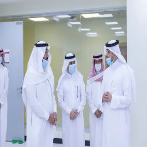 بهدف الاطلاع على جهود الجامعة في مجال التعلم عن بُعد : وكيل وزارة التعليم للبحث والابتكار يزور الجامعة