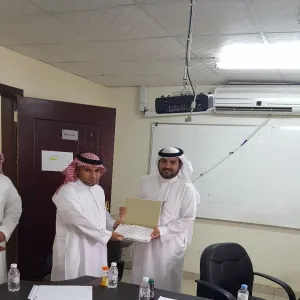كلية التربية بالمجمعة تكرم قسم اللغة الإنجليزية لترجمة أعمال الجودة