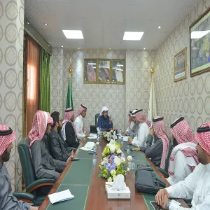 VICE-RECTOR CHAIRS A MEETING WITH STC