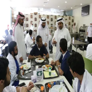 وكيل الجامعة للشؤون التعليمية يزور عمادة شؤون الطلاب ويتفقد المطعم الجامعي ويستطلع آراء الطلاب حول الخدمات المقدمة