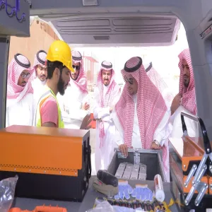 معالي مدير الجامعة يطلع على مشروع السيارة المتنقلة لصيانة الدعم الفني والشبكات والبنية التحتية