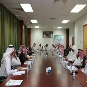 عمادة خدمة المجتمع والتعليم المستمر تعقد ورشة عمل لرفع مستوى الأداء الإداري والجنائي والمحافظة على الأراضي الحكومية من التعديات لرؤساء المراكز بديوان المحافظة