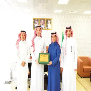 VICE-RECTOR FOR GRADUATE STUDIES WELCOMES DEAN OF SCIENTIFIC RESEARCH AND RECEIVES A COPY OF PRODUCTION OF SCIENTIFIC RESEARCH FUNDED BY THE UNIVERSITY