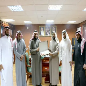 THE DEANSHIP OF STUDENT AFFAIRS SHOWS THE VICE-RECTOR THE FOOD SERVICES PROVIDED TO STUDENTS