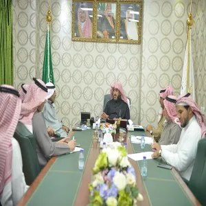 VICE-RECTOR HOLDS A MEETING