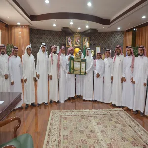 معالي مدير الجامعة يستقبل منسوبي الإدارة العامة للتشغيل والصيانة ويتسلم التقرير السنوي للإدارة