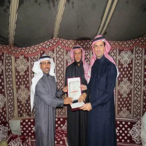 DEANSHIP OF LIBRARY AFFAIRS AWARDS THE VICE-DEAN DR AL-KHUDAIRI IN A GATHERING