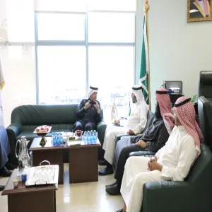 وكيل الجامعة للشؤون التعليمية في زيارة تفقدية لعمادة شؤون الطلاب