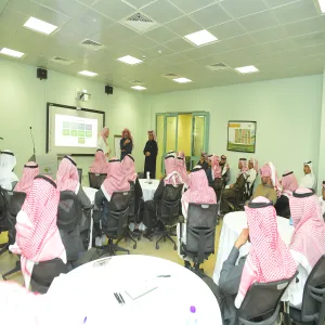 وكيل الجامعة يتفقد البرامج التدريبية لمنسوبي الجامعة
