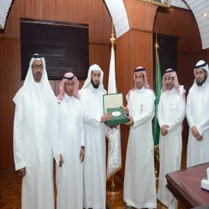 THE UNIVERSITY RECTOR RECEIVES THE Third ANNUAL REPORT OF E-LEARNING AND DISTANCE EDUCATION DEANSHIP