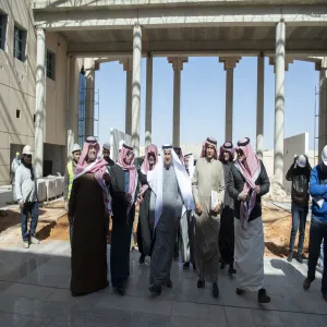 معالي مدير الجامعة يقوم بزيارة تفقدية لمشروع المباني العاجلة للطالبات بالمجمعة