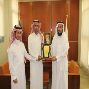 AWARDING DR. SULEIMAN AL-SALAMAH AND BIDDING FAREWELL TO MR. MANSOUR AL-HARBADI
