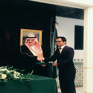 AWARDING MEDAL OF EXCELLENCE TO SALEH AL-RASHIDI