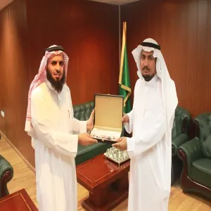 THE UNIVERSITY VICE-RECTOR FOR ACADEMIC AFFAIRS RECEIVES THE ANNUAL REPORT OF EDUCATION COLLEGE IN MAJMAAH