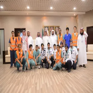 THE RECTOR MEETS THE UNIVERSITY SCOUT AND THE VOLUNTEERS AT HAJJ 1435