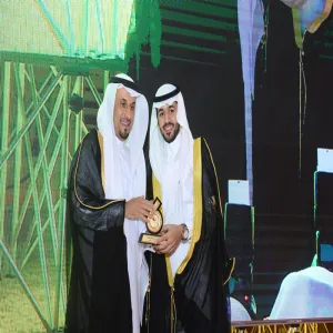 THE DEANSHIP OF ADMISSION AND REGISTRATION HANDS OVER THE GRADUATION DOCUMENTS TO STUDENTS