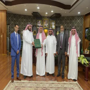 وفد من كلية العلوم والدراسات الإنسانية برماح يزور معالي مدير الجامعة
