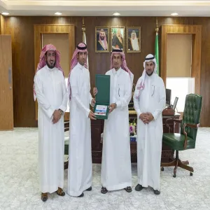 MU RECTOR REVIEWS BLOOD BANK CLUB ANNUAL REPORT