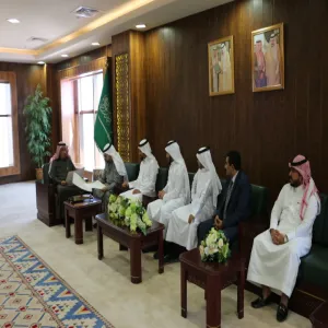 معالي مدير الجامعة يستقبل فريق العمل بعمادة خدمة المجتمع والتعليم المستمر