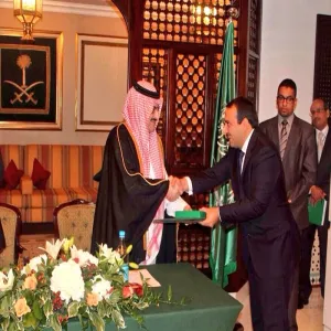 THE SAUDI AMBASSADOR IN UK AWARDS A MAJMAAH UNIVERSITY STUDENT